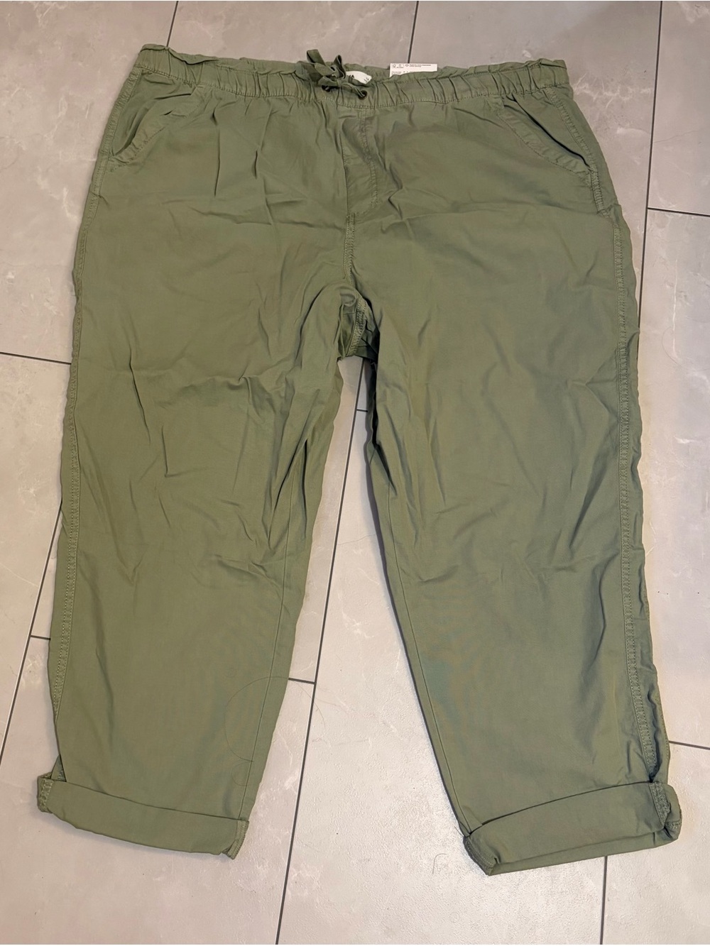Sonoma Olive Green women’s capri Pants